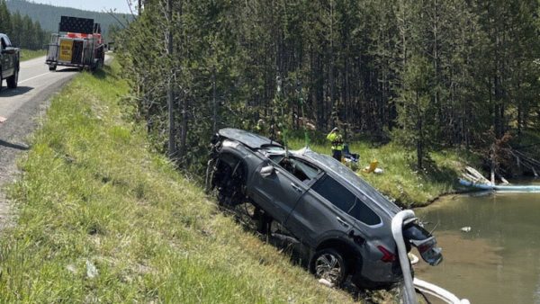 5 people escape hot, acidic pond after SUV drove into inactive geyser in Yellowstone National Park