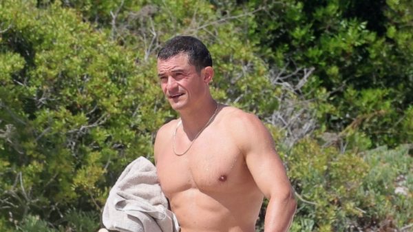 Orlando Bloom Goes Shirtless On Italian Beach