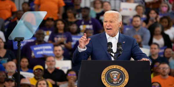 Biden rallies to chants of ‘Don’t you quit,’ attacks press for giving Trump ‘free pass’