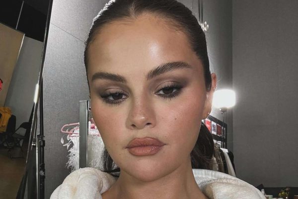 Selena Gomez Shares Series of Selfies with Different ‘Faces, Phases’