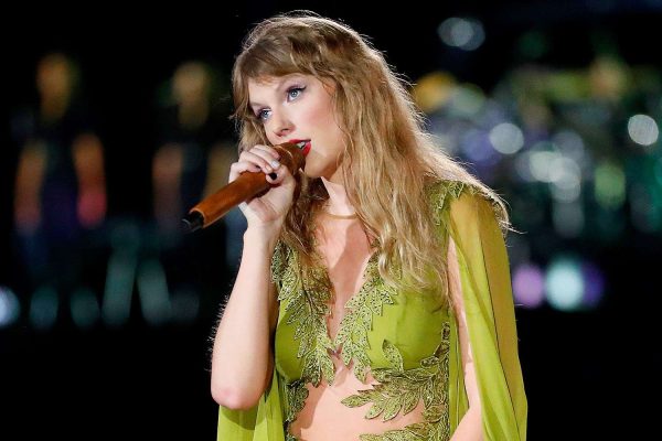 Taylor Swift Reveals She Did Her Own Hair, Makeup and Styling for the ‘Folklore’ Album Cover