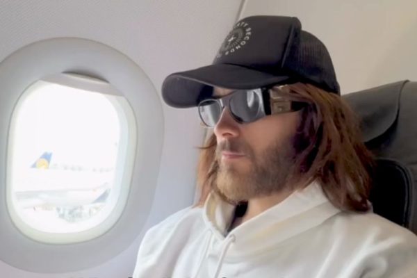 Jared Leto Gets in on the ‘Raw-Dogging a Flight’ Trend: ‘Bare Back of a Seat for 17 Hours’