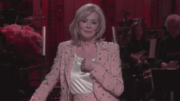 Jean Smart Sings, Jokes About Eric Adams and Declares ‘Lesbians Are Obsessed With Me’ in ‘SNL’ Monologue