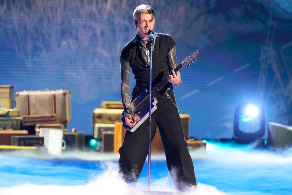 Machine Gun Kelly Closes the 2024 People’s Choice Country Awards with a Solo Performance of ‘Lonely Road’