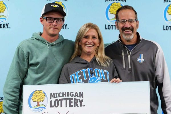 Woman Wins $500,000 Lottery Prize After Deciding to Cancel Vacation Plans: ‘No One Could Believe’