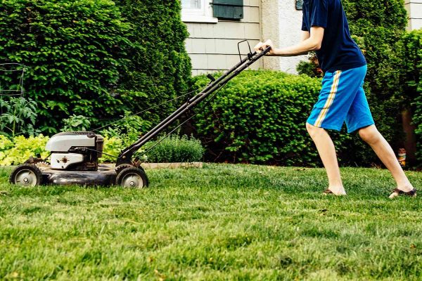 Homeowner Says Teen Mowed Lawn Without Asking, Then His Mom Came Over to Ask Why He Wasn’t Paid